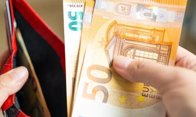 Αύριο… πληρώνει: Ποιοι θα δουν χρήματα στους τραπεζικούς τους λογαριασμούς