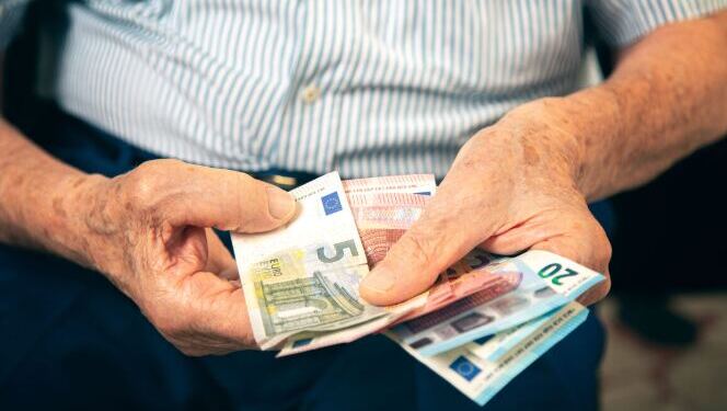 Ποιοι θα δουν 55€ επιπλέον στη σύνταξη τους – Αναλυτικά παραδείγματα