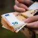 Εγκρίθηκε επίδομα 130€: Ποιοι το δικαιούνται
