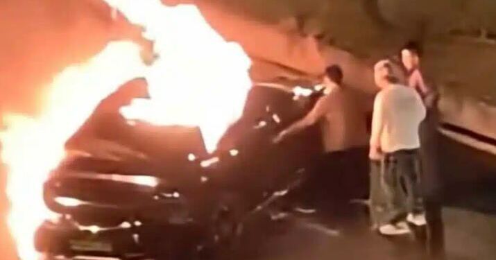 Πανικός με νέο ηλεκτρικό αυτοκίνητο ανερχόμενης μάρκας – Κόλλησαν οι πόρτες και κάηκε ο οδηγός