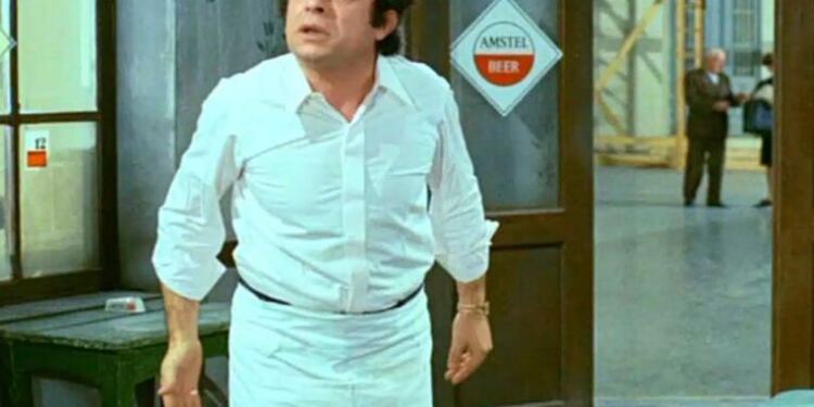 Έσερνε μια ζωή το καρότσι της ανάπηρης μάνας του που δεν τον άφηνε να παντρευτεί