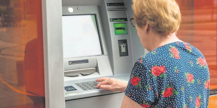 Συντάξεις Νοεμβρίου: Οι τελικές ημερομηνίες πληρωμής – Πότε μπαίνουν τα χρήματα στα ΑΤΜ