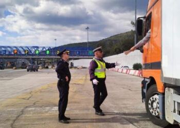 Οδηγός θα πληρώσει 2.365 ευρώ και δεν θα οδηγήσει για πάνω από 1 χρόνο -Ποια παράβαση έκανε