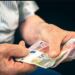 Επίδομα 250 ευρώ: Πληρωμή νωρίτερα για 1,4 εκατ. δικαιούχους – Ποιοι θα το πάρουν