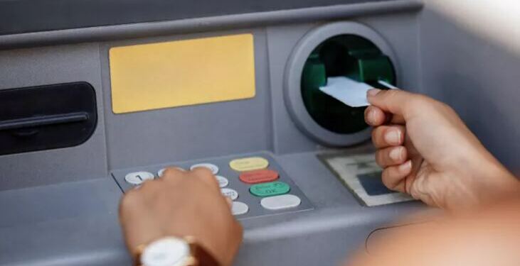 Ποιοι εργαζόμενοι δικαιούνται επίδομα 2.640 ευρώ – Πώς θα το πάρουν