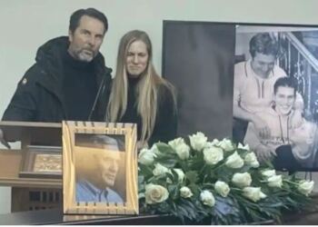 Έτσι αποχαιρέτησαν τον Αλμπέρτο Εσκενάζυ συγγενείς και φίλοι στο αποτεφρωτήριο Ριτσώνας