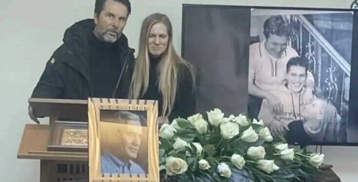 Έτσι αποχαιρέτησαν τον Αλμπέρτο Εσκενάζυ συγγενείς και φίλοι στο αποτεφρωτήριο Ριτσώνας