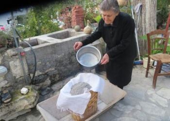 Mην πετάξεις τη στάχτη από το τζάκι δες πόσα μπορείς να κάνεις με αυτή! Δεν το ήξερα νωρίτερα