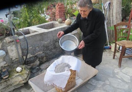 Mην πετάξεις τη στάχτη από το τζάκι δες πόσα μπορείς να κάνεις με αυτή! Δεν το ήξερα νωρίτερα