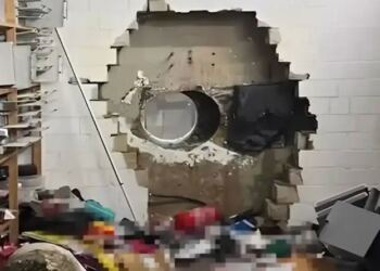 Χριστουγεννιάτικο ριφιφί σε πασίγνωστη τράπεζα: Τρύπησαν τοίχους, άδειασαν 3.200 θυρίδες με λεία 30 εκατ. ευρώ
