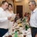 Όταν ένας φτωχός πατέρας χάρισε στην κόρη του, για τον γάμο της, έναν απλό φάκελο, οι πλούσιοι συγγενείς του γαμπρού άρχισαν να γελούν με ένα τόσο «γενναιόδωρο» δώρο