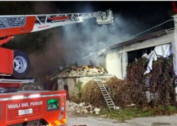 Τραγωδία: Τρεις Νεκροί Αστυνομικοί και 13 τραυματίες – Πήγαν να κάνουν έξωση και οι ένοικοι ανατίναξαν το σπίτι με αέριο