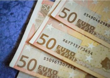 Επιδόματα έως 3.000€ για γονείς: Οι προϋποθέσεις για να το λάβεις