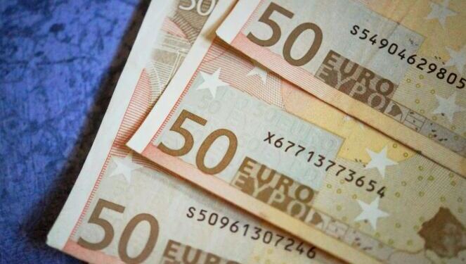 Επιδόματα έως 3.000€ για γονείς: Οι προϋποθέσεις για να το λάβεις