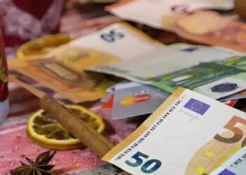 Χριστουγεννιάτικο «δώρο» στους συνταξιούχους: Τετραπλή ενίσχυση για 2,5 εκατ.