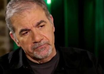 Συγκλονίζει ο Δημήτρης Σταρόβας: «Ο βιολογικός μου πατέρας εγκατέλειψε τη μαμά μου όταν ήταν έγκυος, ήμασταν η π…άνα με το εξώγαμο»