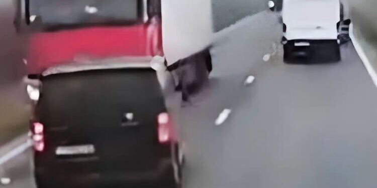 H εξήγηση πραγματογνώμονα: Γιατί το mini bus των οπαδών του ΠΑΟΚ έστριψε αριστερά πριν την σύγκρουση