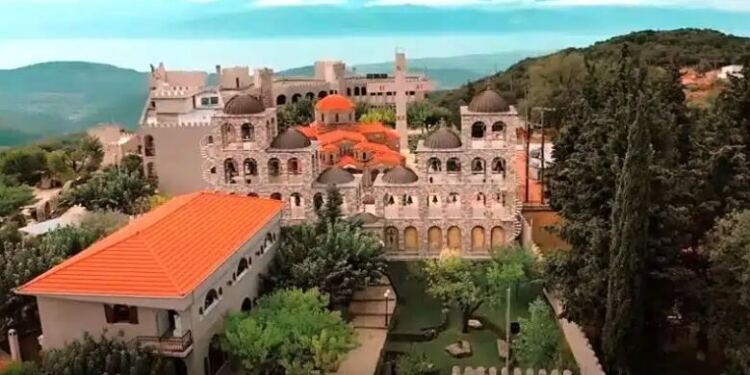 Tο μεγαλύτερο καμπαναριό του κόσμου βρίσκεται στην Ελλάδα και ακούγεται στα 100 χιλιόμετρα