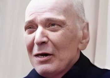 Απομονωμένος με σοβαρά προβλήματα υγείας ζει ο γνωστός τραγουδιστής και παρουσιαστής