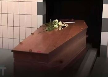 Αυτή η υπάλληλος αποκαλύπτει τι συμβαίνει στο σώμα κατά την αποτέφρωση