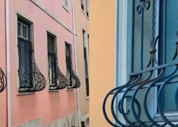Γιατί κάποια κάγκελα παραθύρων έχουν μια καμπύλη χαμηλά προς τα έξω