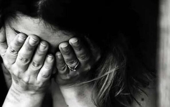Αληθινό συμβάν: Μόλις την εξέτασε ο γιατρός της λέει «Πώς το άφησες να γίνει έτσι; Τι να κάνω τώρα εγώ μαζί σου;»
