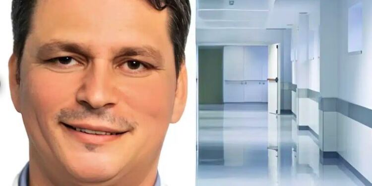 Το κείμενο της εικόνας είναι: Ο Έλληνας «γιατρός των φτωχών» που έχει αναδείξει το Βοστάνειο Νοσοκομείο ως ένα από τα πιο αξιόπιστα στη χώρα