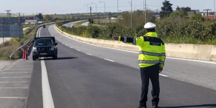 Πρόστιμο 350 ευρώ για όσους δεν έχουν αυτό το χαρτί στο αυτοκίνητο – Γιατί πρέπει να το έχουμε όλοι μαζί μας