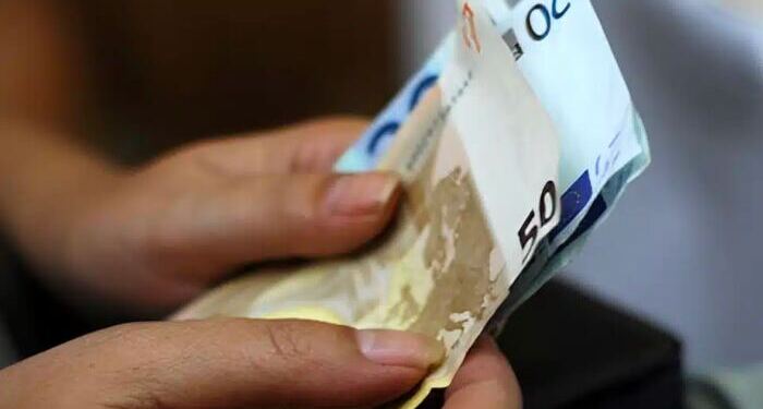 Επίδομα 200 ευρώ: Τι ισχύει για όσους έχουν παιδιά