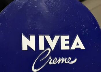 Η κλασική μπλε Nivea έχει 9 απρόσμενες χρήσεις – Πέρα από την ενυδάτωση