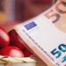 Ανατροπή στο Δώρο Πάσχα: Τι αλλάζει στα χρήματα που παίρνετε