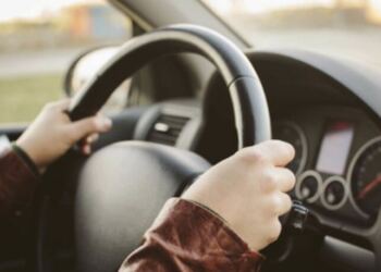 Πρόστιμο 350 ευρώ στους οδηγούς που δεν έχουν αυτό το χαρτί στο αυτοκίνητό τους