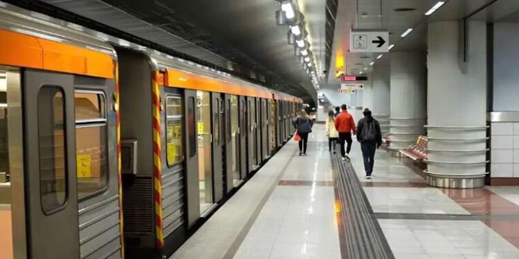 Απίστευτη τραγωδία στο Μετρό της Αθήνας