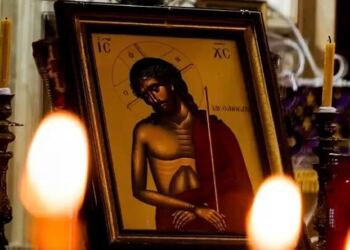 Πότε είναι η Κυριακή της Σταυροπροσκυνήσεως: Τι τρώμε και το «άγνωστο» έθιμο της Μεγάλης Γιορτής