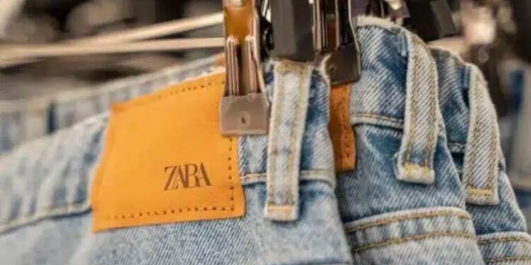 O κρυφός κωδικός του ZARA που «καρφώνει» ποια ρούχα εiναι χαμηλής ποιότητας και ποια όχι
