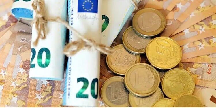 Διπλή αύξηση για χιλιάδες εργαζόμενους: Τι αλλάζει από την 1η Απριλίου
