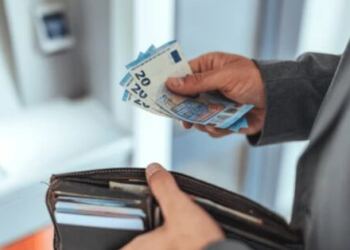 ΕΚΤΑΚΤΟ ΕΠΙΔΟΜΑ ΠΑΣΧΑ 300 ΕΥΡΩ ΚΑΙ ΧΑΜΟΓΕΛΑ ΓΙΑ ΤΟΥΣ ΣΥΝΤΑΞΙΟΥΧΟΥΣ