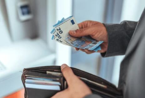 ΕΚΤΑΚΤΟ ΕΠΙΔΟΜΑ ΠΑΣΧΑ 300 ΕΥΡΩ ΚΑΙ ΧΑΜΟΓΕΛΑ ΓΙΑ ΤΟΥΣ ΣΥΝΤΑΞΙΟΥΧΟΥΣ