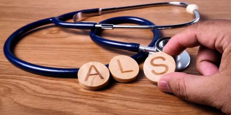 ALS: Ποιοι προσβάλλονται, τα πρώτα σημάδια της νόσου του κινητικού νευρώνα και πώς εξελίσσεται