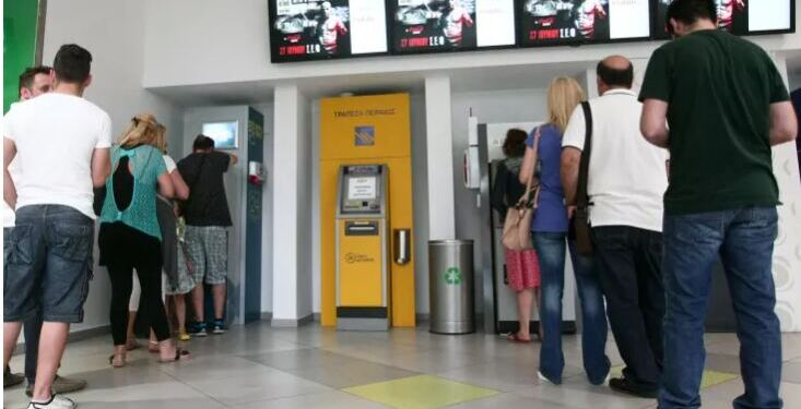 Μηνιαίο επίδομα έως 750 ευρώ σε γονείς – Πώς θα τα πάρετε