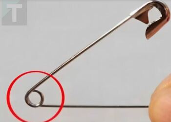 Ποιος είναι ο σκοπός αυτής της μικροσκοπικής τρύπας σε μια παραμάνα;