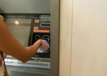 ΟΠΕΚΑ: Δίνει επίδομα έως 1.000 ευρώ σε γονείς – Δείτε εάν τα δικαιούστε