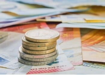 Voucher 200 ευρώ για όλους: Πώς θα το πάρετε (νέο ΦΕΚ)