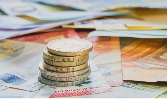 Voucher 200 ευρώ για όλους: Πώς θα το πάρετε (νέο ΦΕΚ)