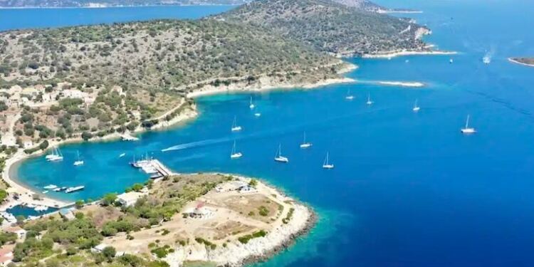 Το κρυφό διαμάντι του Ιονίου όπου δεν υπάρχουν αυτοκίνητα και η ζωή κυλά σαν να έχει σταματήσει ο χρόνος