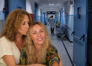 Ραγίζει καρδιές η μητέρα της Γωγώς Μαστροκώστα: «Δύο χρόνια παλεύει το παιδί μου» – Η τελευταία σκληρή ανακοίνωση των γιατρών
