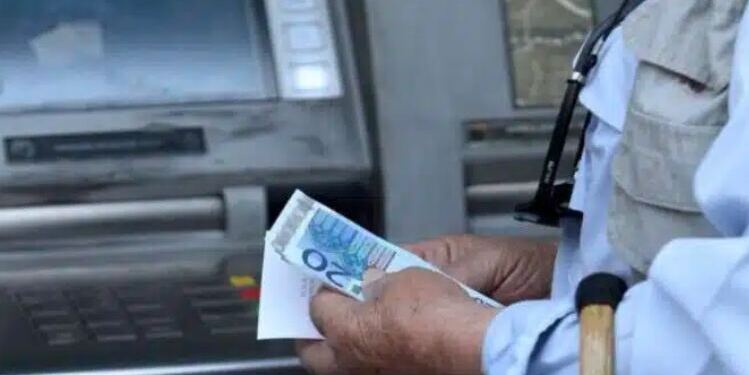 Συντάξεις Ιουνίου: Αναλυτικά οι ημερομηνίες πληρωμών – Πότε θα φανούν τα χρήματα στους λογαριασμούς