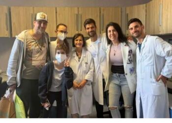 «Ήμασταν 8 μήνες σε ένα δωμάτιο νοσοκομείου, ήταν μία κόλαση» – Η περιπέτεια της 12χρονης Κατερίνας που γύρισε νικήτρια μετά από μεταμόσχευση στην Ιταλία