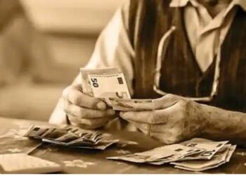 Αναδρομικά: Ποιοι παίρνουν 2.500 ευρώ λόγω επιπλέον ενσήμων