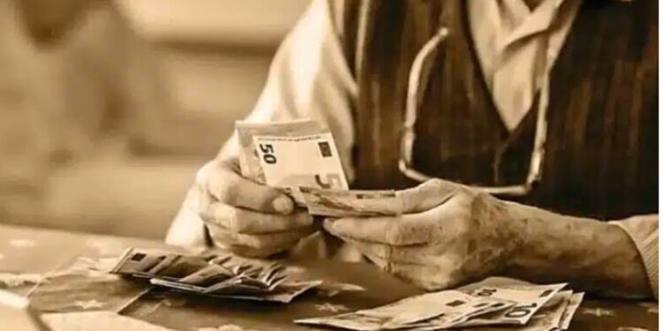 Αναδρομικά: Ποιοι παίρνουν 2.500 ευρώ λόγω επιπλέον ενσήμων